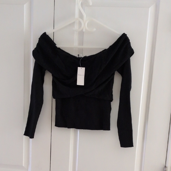 Abercrombie & Fitch Off-Shoulder Top MEDIUM NWT - Picture 2 of 5